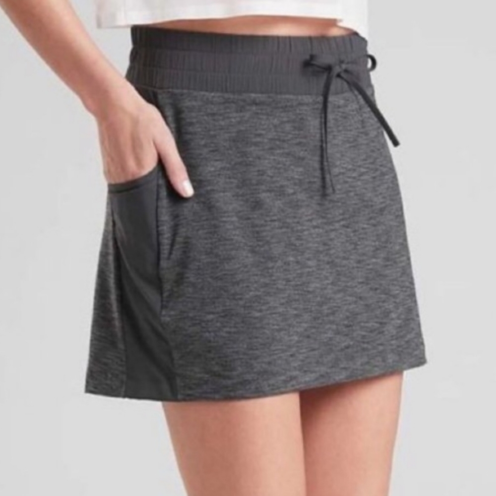 Athleta Heather Gray Black Striped Excursion Hybrid Athletic Skort Women’s SZ M